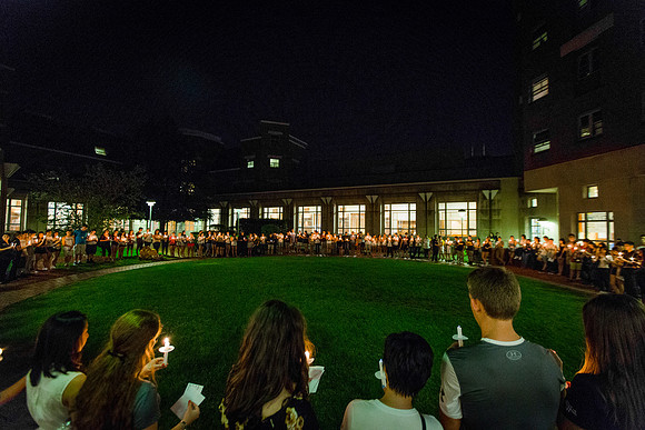 160824-esm-freshman-candle-light-34