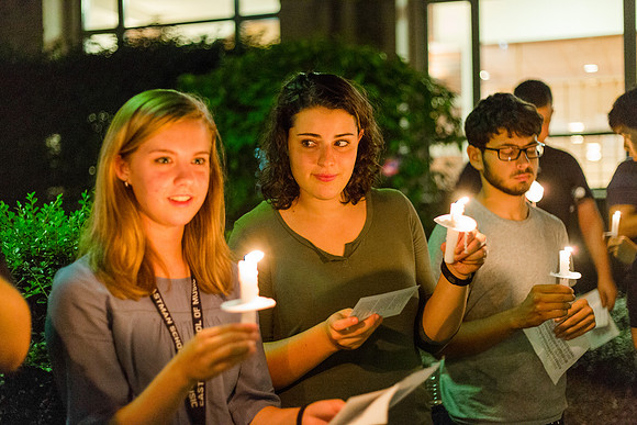 160824-esm-freshman-candle-light-46