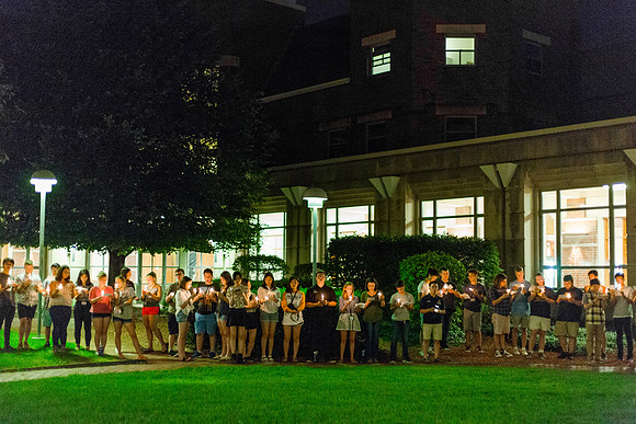 160824-esm-freshman-candle-light-59