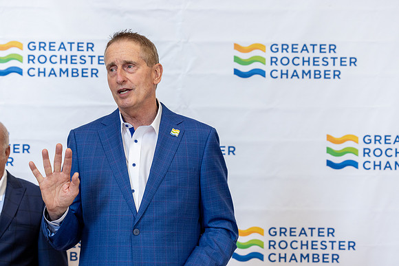 chamber-ribbon-cutting_236