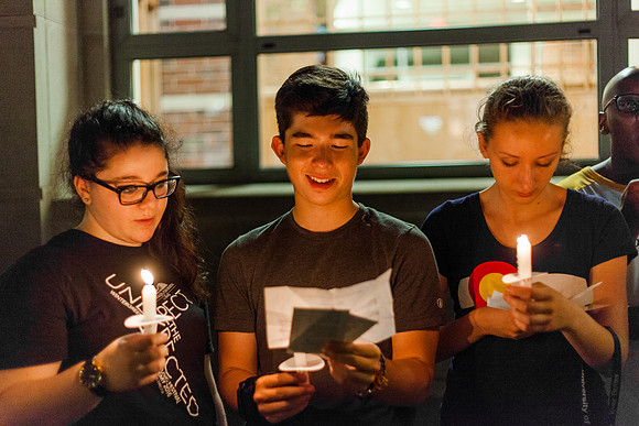 160824-esm-freshman-candle-light-22