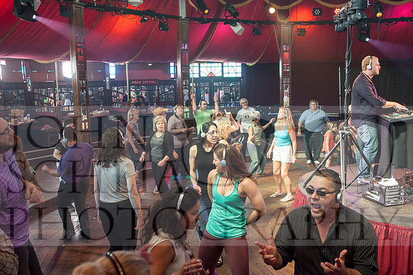 john-schlia-photography-brown-bag-disco-14-018