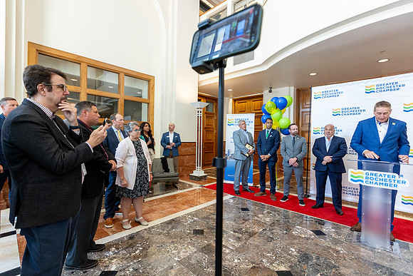 chamber-ribbon-cutting_277