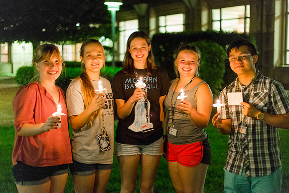 160824-esm-freshman-candle-light-64