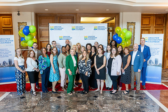 chamber-ribbon-cutting_010-Edit