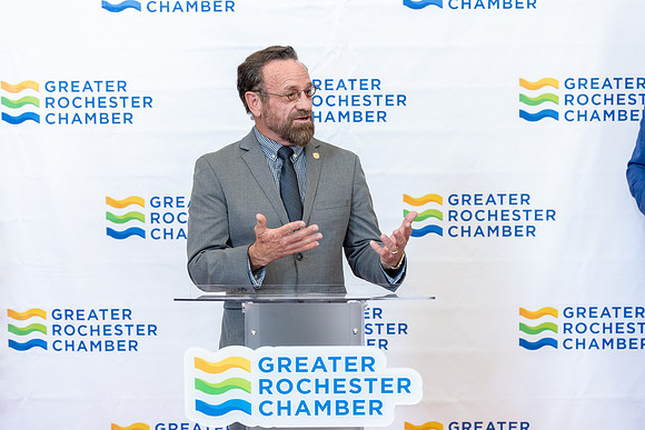 chamber-ribbon-cutting_358