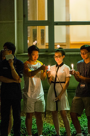 160824-esm-freshman-candle-light-28
