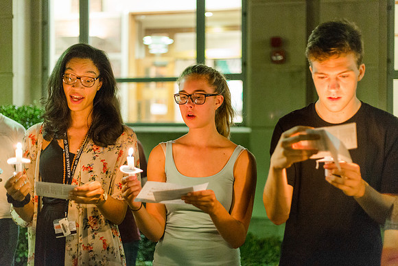 160824-esm-freshman-candle-light-57