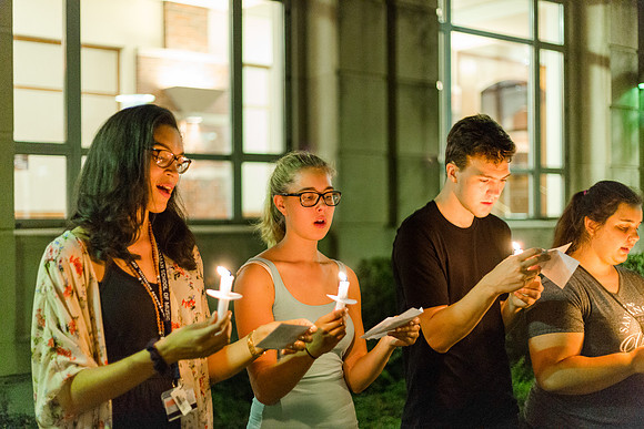 160824-esm-freshman-candle-light-54