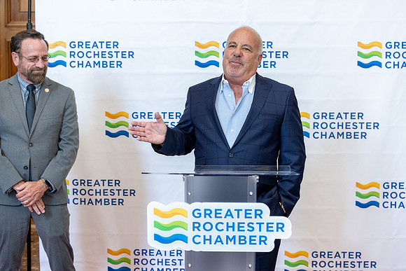 chamber-ribbon-cutting_305