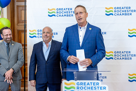 chamber-ribbon-cutting_269