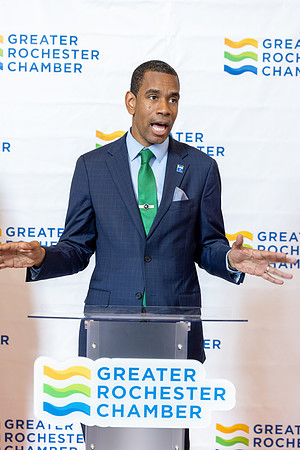chamber-ribbon-cutting_397