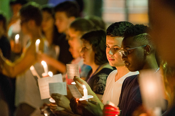 160824-esm-freshman-candle-light-30