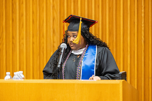 english-graduation-2024_0432