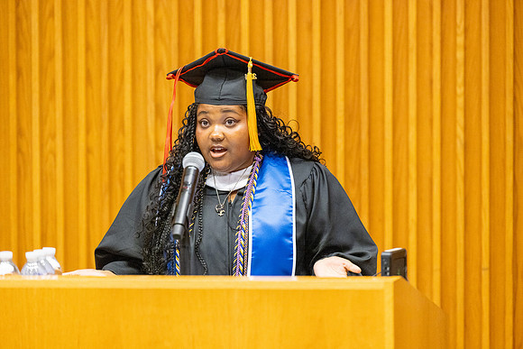 english-graduation-2024_0437