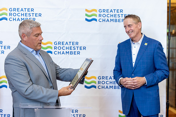 chamber-ribbon-cutting_497