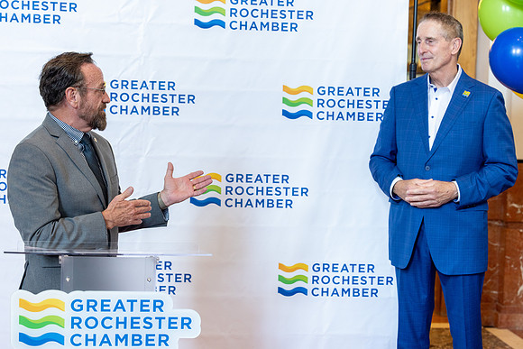 chamber-ribbon-cutting_351