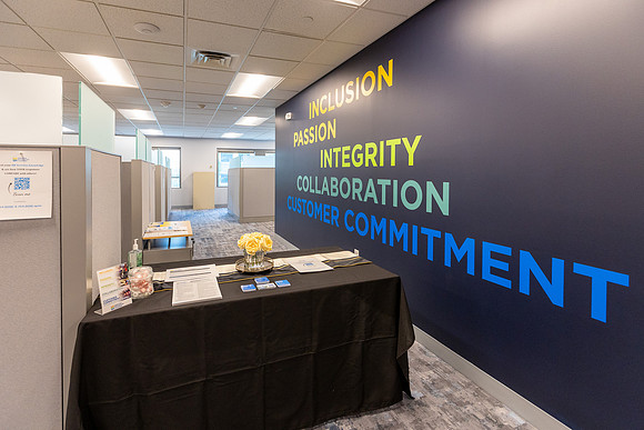 chamber-ribbon-cutting_208