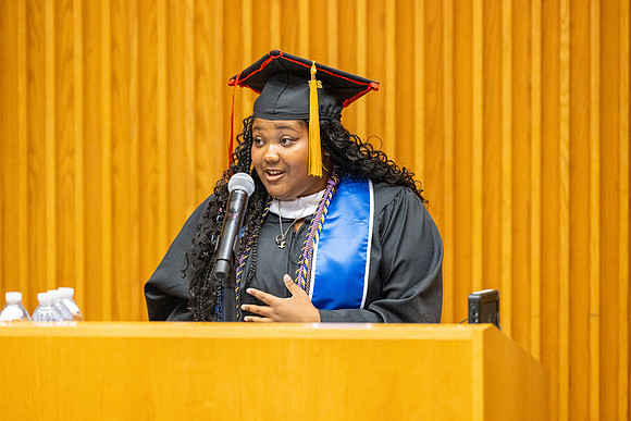 english-graduation-2024_0439