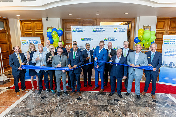 chamber-ribbon-cutting_532