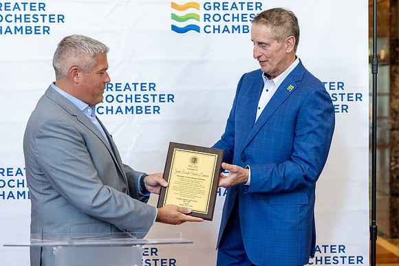chamber-ribbon-cutting_502