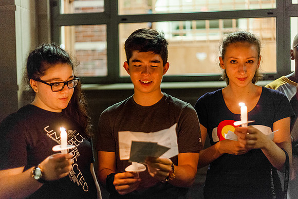 160824-esm-freshman-candle-light-23