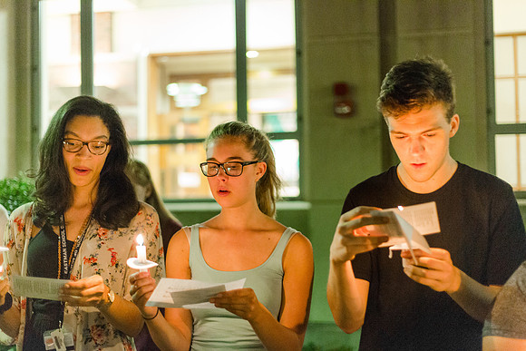 160824-esm-freshman-candle-light-55
