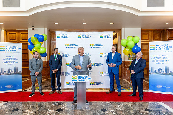 chamber-ribbon-cutting_480