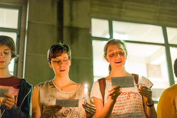 160824-esm-freshman-candle-light-51