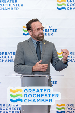 chamber-ribbon-cutting_361