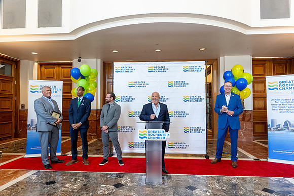 chamber-ribbon-cutting_332