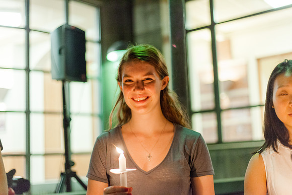 160824-esm-freshman-candle-light-12