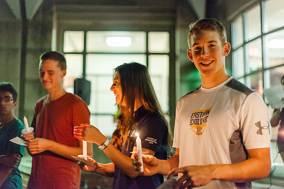160824-esm-freshman-candle-light-10