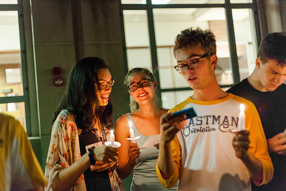 160824-esm-freshman-candle-light-21