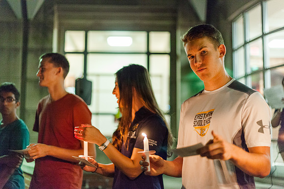 160824-esm-freshman-candle-light-11