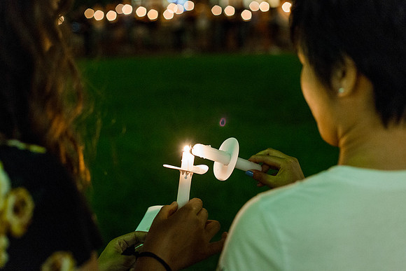 160824-esm-freshman-candle-light-36
