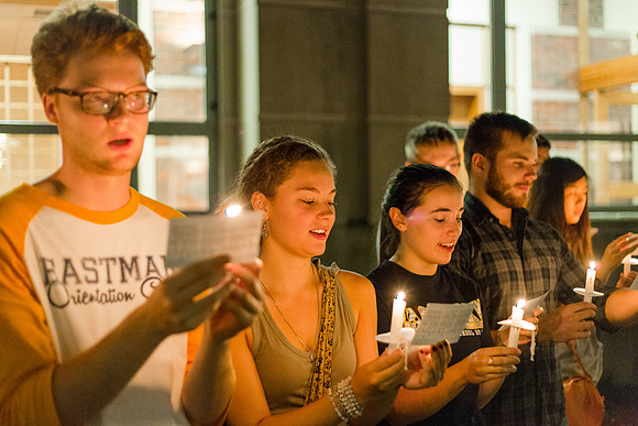 160824-esm-freshman-candle-light-49