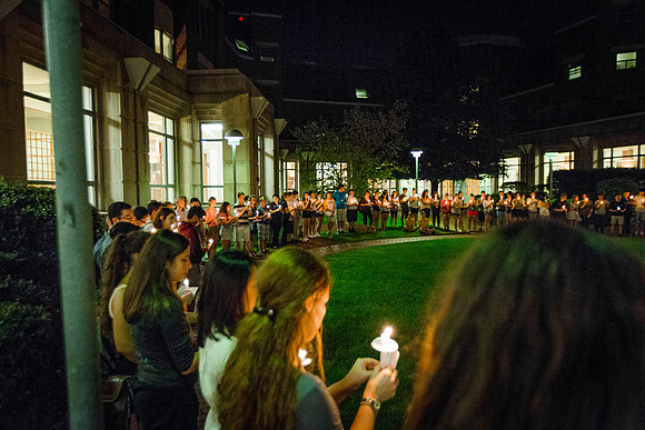 160824-esm-freshman-candle-light-35
