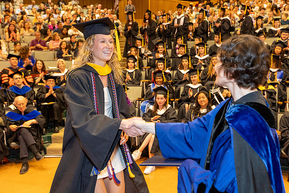 english-graduation-2024_0832