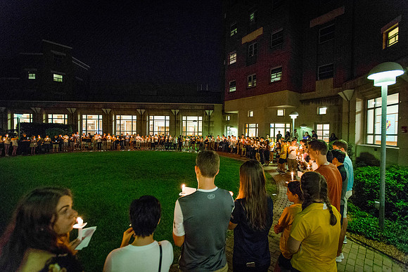 160824-esm-freshman-candle-light-32