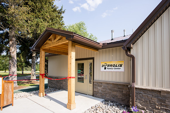 decarolis-ribbon-cutting_048