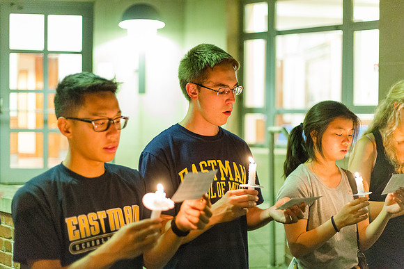 160824-esm-freshman-candle-light-52