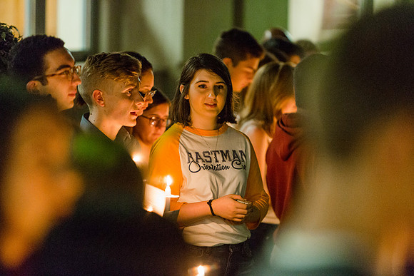 160824-esm-freshman-candle-light-15