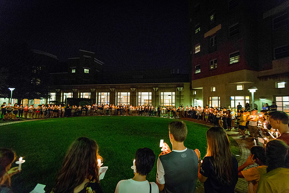 160824-esm-freshman-candle-light-33