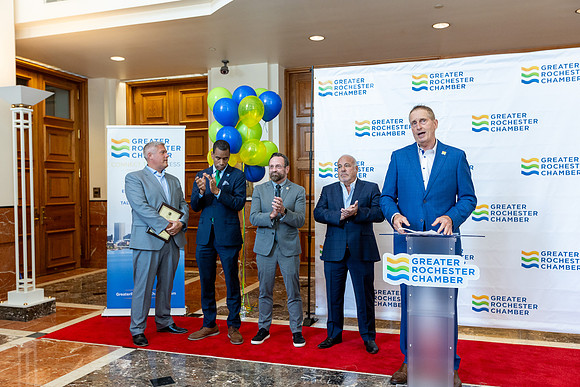 chamber-ribbon-cutting_280