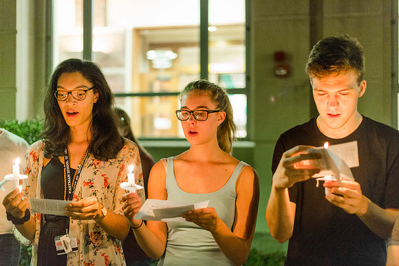 160824-esm-freshman-candle-light-56