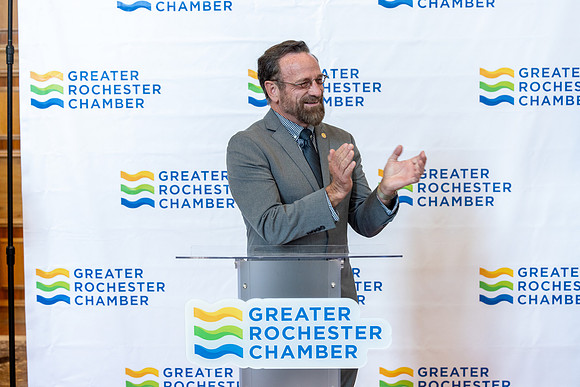 chamber-ribbon-cutting_346
